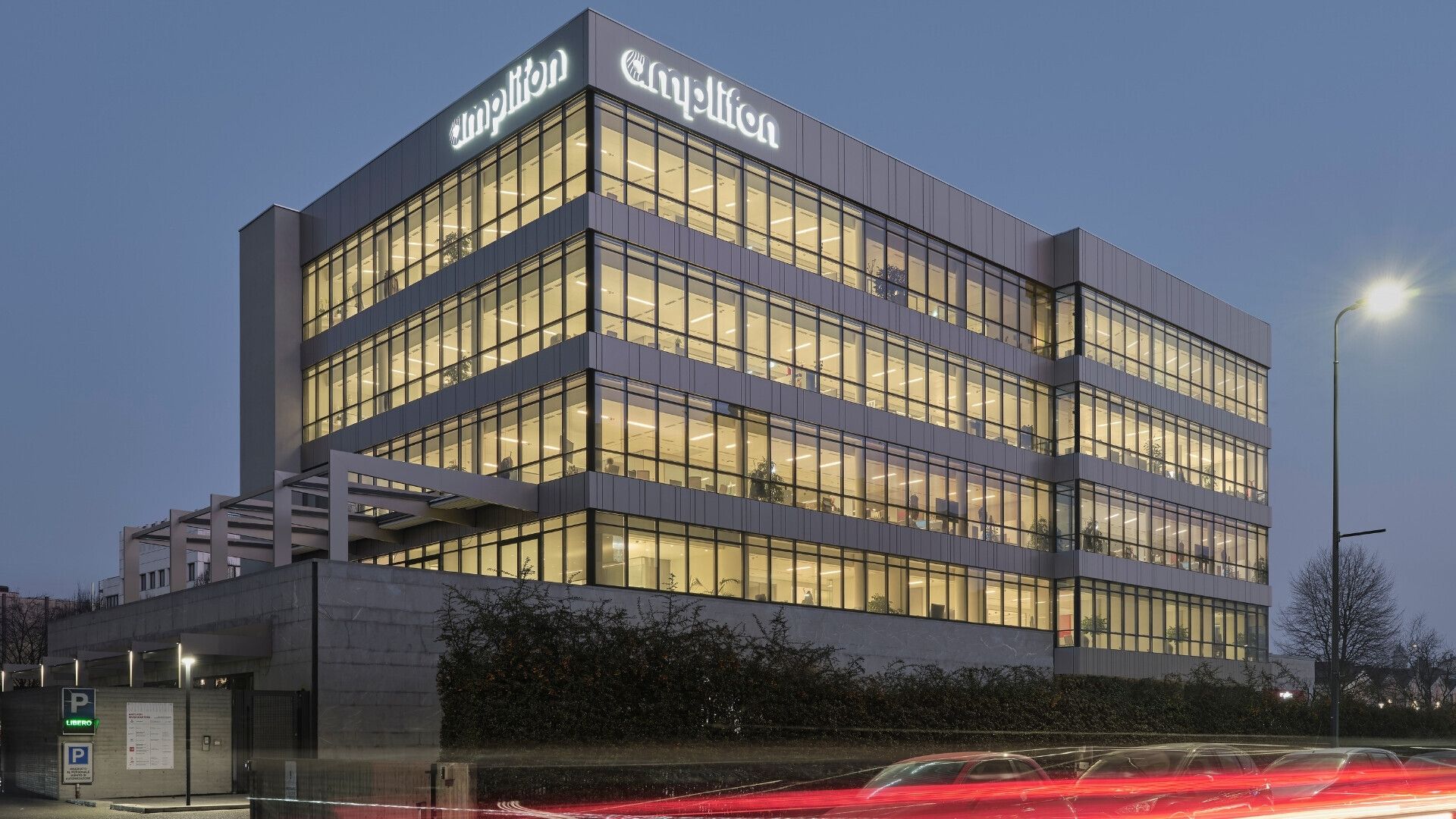 Edificio di amplifon Vista esterna dell'edificio di amplifon