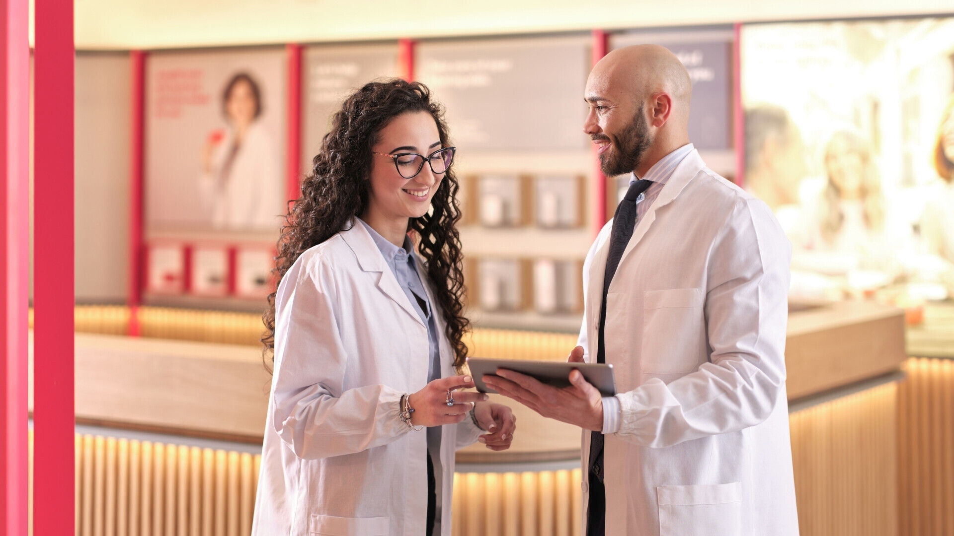 Specialisti amplifon Medici specialistici di Amplifon al lavoro