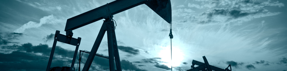 Petrolio_websim12 Tra raffinerie e pozzi, la città vive al ritmo dell'industria petrolifera.