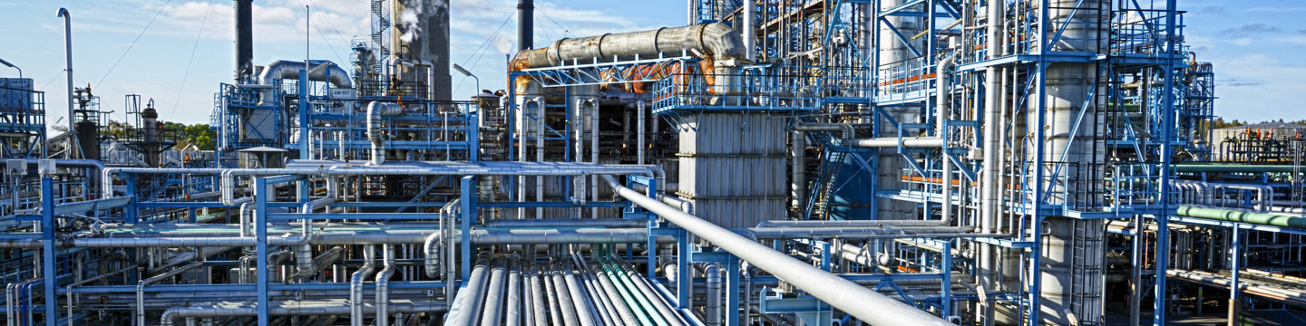 Qui, ogni strada racconta la storia di una lunga tradizione petrolifera.