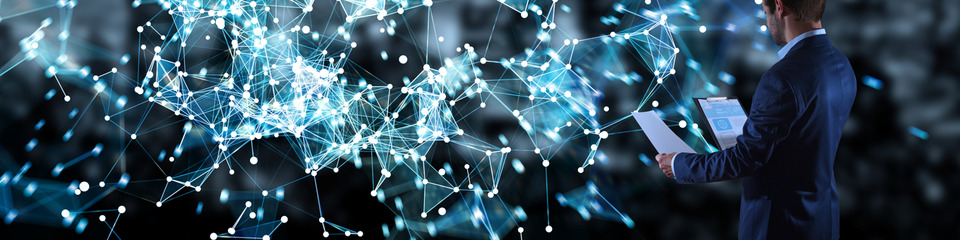 Tech_websim5 Rete di connessioni luminose su sfondo nero, simbolo di innovazione.