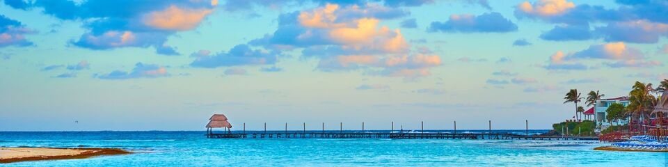 Spiagge dorate e acque cristalline attirano visitatori in cerca di relax e avventure acquatiche