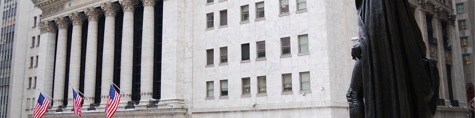 Usa_websim10 Wall Street, il cuore pulsante della finanza americana, è fiancheggiata da imponenti grattacieli che raccontano storie di invest