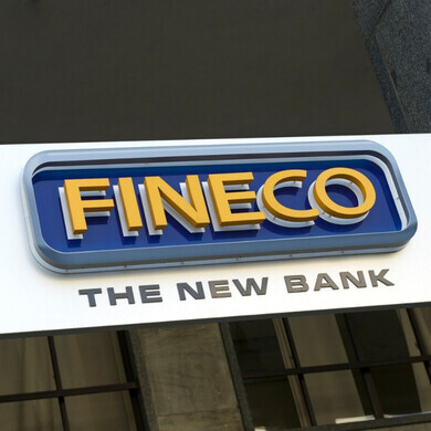 Fineco Bank Milano, 29 giugno 2012. FinecoBank, società del gruppo UniCredit, è una banca fondata nel 1999. Nata come piattaforma di trading online, oggi offre servizi bancari, investimenti e credito a circa 880.000 clienti.