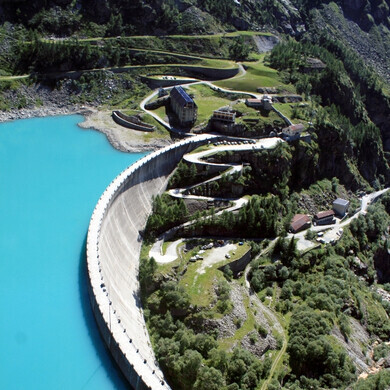 Contesto montano in cui si inserisce una diga di un impianto idroelettrico di Telessio Rosone, Iren