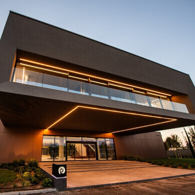 Edificio principale di Pharmanutra, sede operativa dell’azienda.