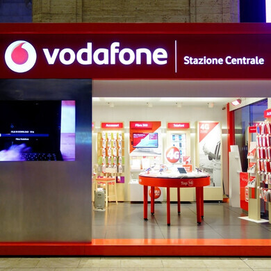Milano, ottobre 2016. Stand di Vodafone alla stazione centrale.