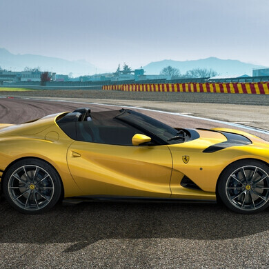 812 competizione Ferrari Ferrari gialla da competizione