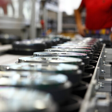 Particolare prodotti B&C Speakers 1 Primo piano di componenti audio B&C Speakers, evidenziando materiali e finiture.