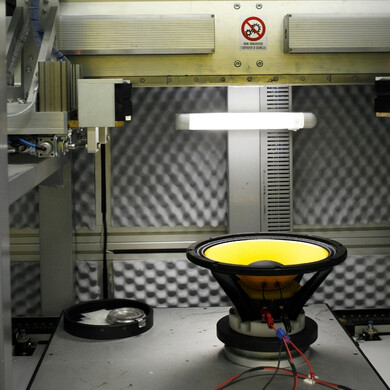 Dettaglio tecnico di un altoparlante B&C Speakers.