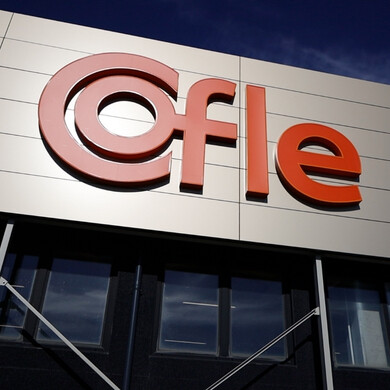 Edificio della sede di Cofle a Milano, con facciata e ingresso principali.