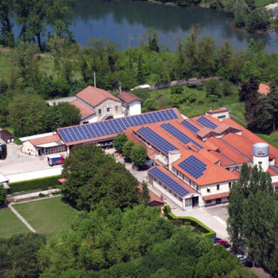 Veduta dall’alto della sede Cofle, evidenziando l’edificio e l’area circostante.