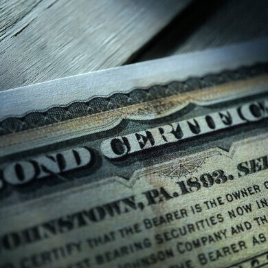 Bond Certificate Certificato cartaceo di un bond, con dettagli sul valore, l’emittente e la scadenza.