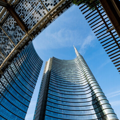 Edifici del nuovo quartiere di Porta Nuova Veduta degli edifici moderni del quartiere Porta Nuova a Milano, con architettura contemporanea e skyline urbano.