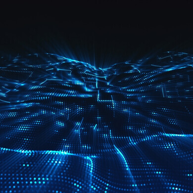 Raggi di luce interconnessi, su sfondo scuro, rappresentano il tech.