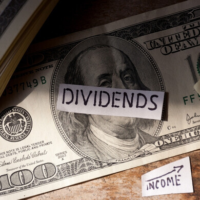 Banconote in dollari associate al concetto di dividendi