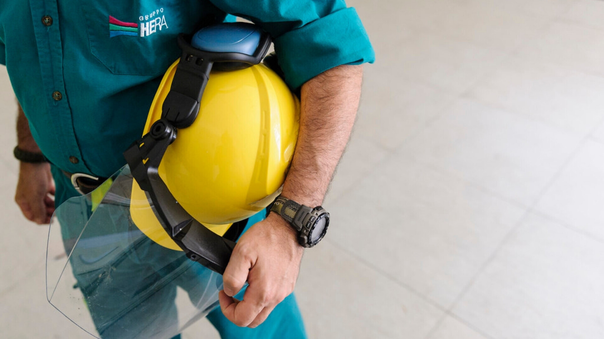 Particolare dipendente Hera Particolare di strumenti di lavoro di un dipendente Hera