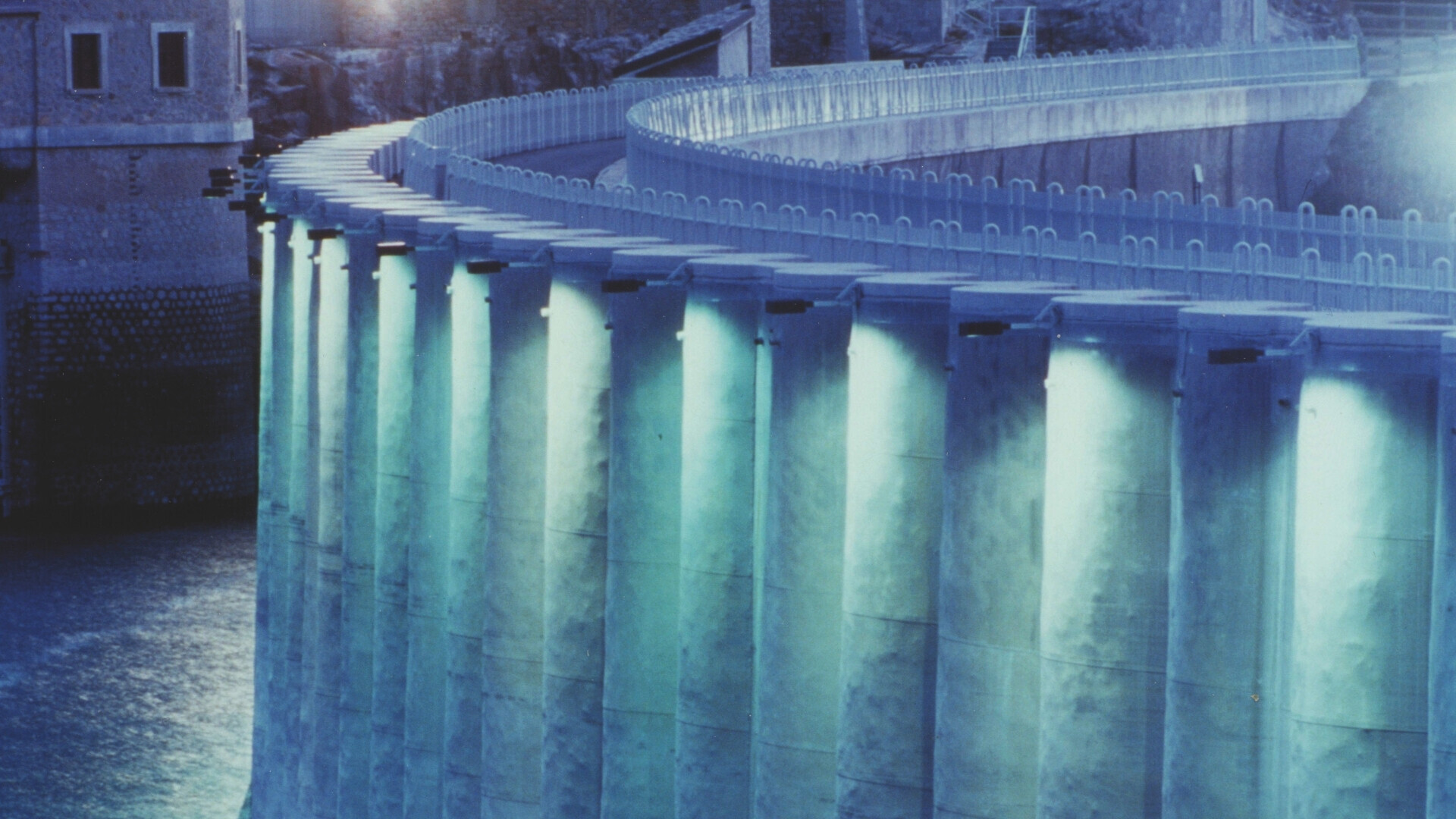 Vista frontale dell'impianto idroelettrico di Ceresole Iren