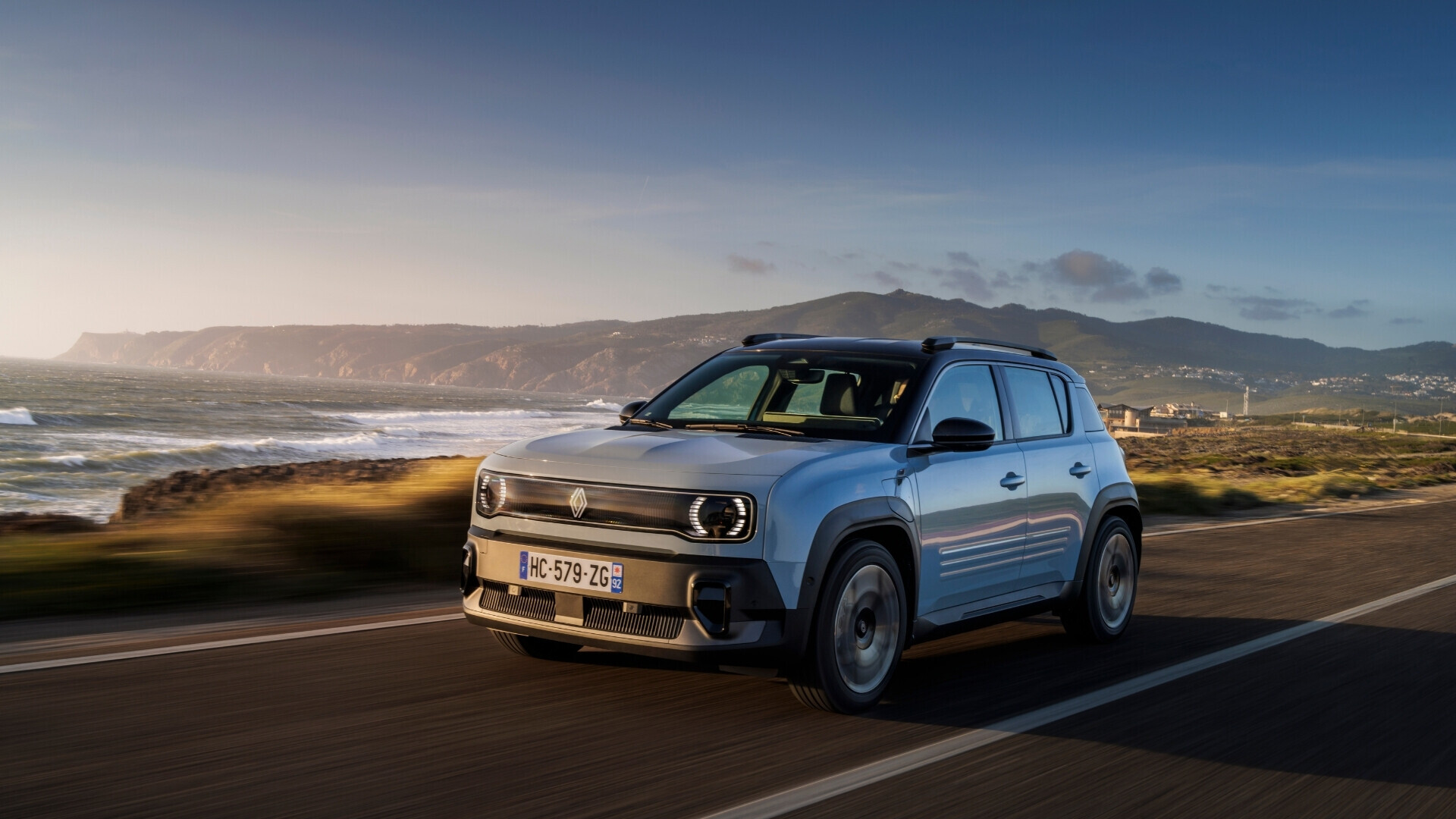 Il classico Renault 4 rinasce elettrico con la versione E-Tech Techno.