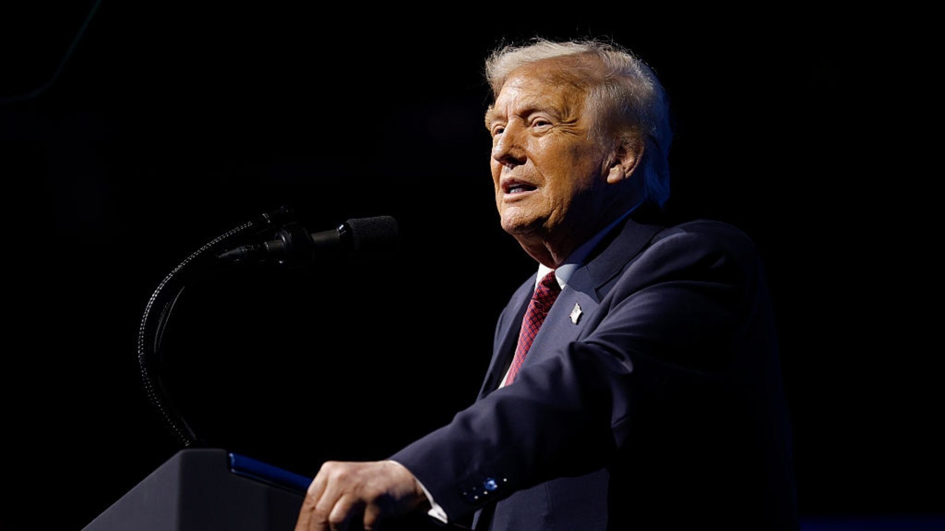  Trump interviene all’America Business Forum al Kaseya Center, forum globale su business, tecnologia e sviluppo sociale.