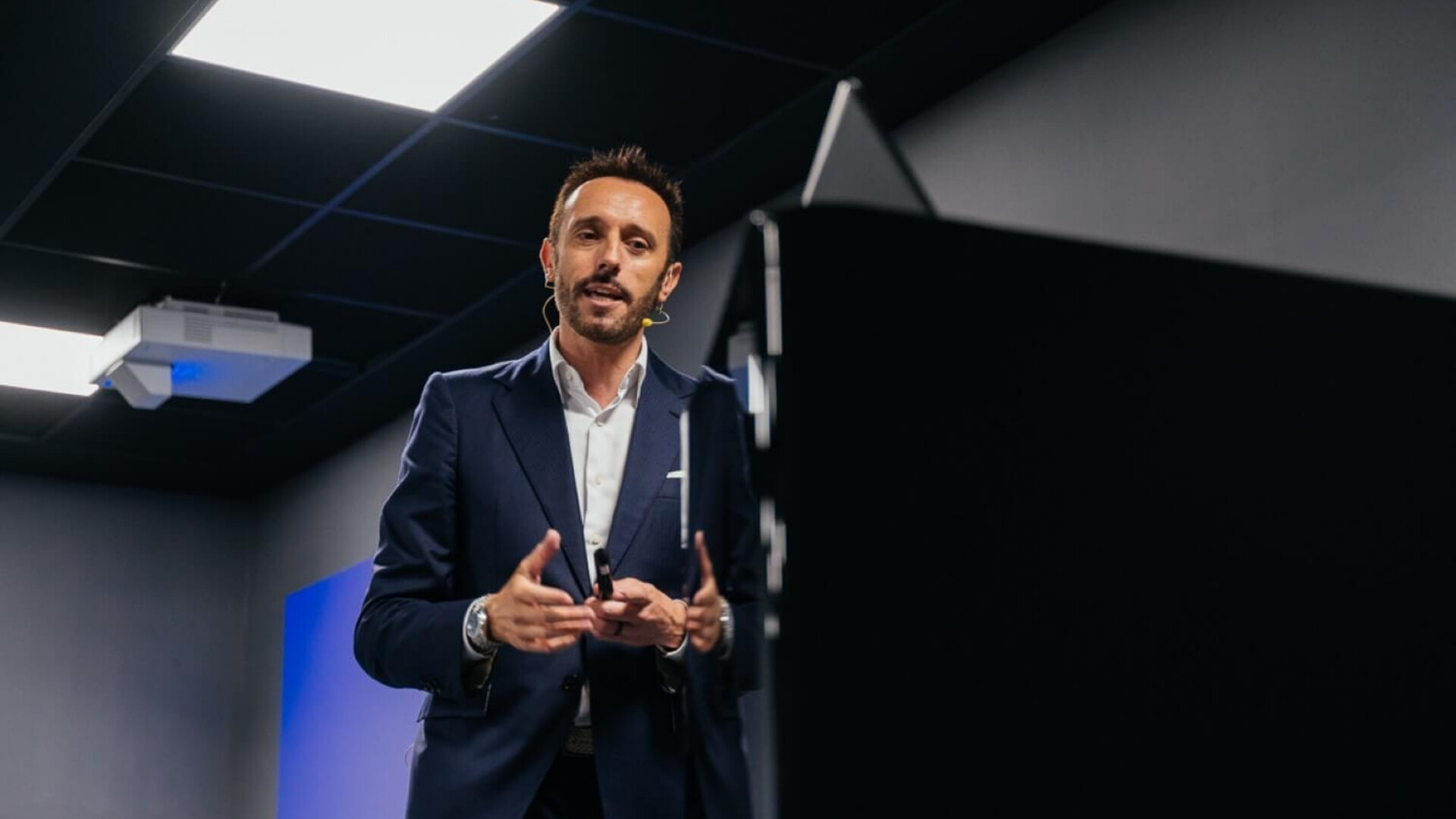 Gianluca Massini Rosati sul palco durante un evento