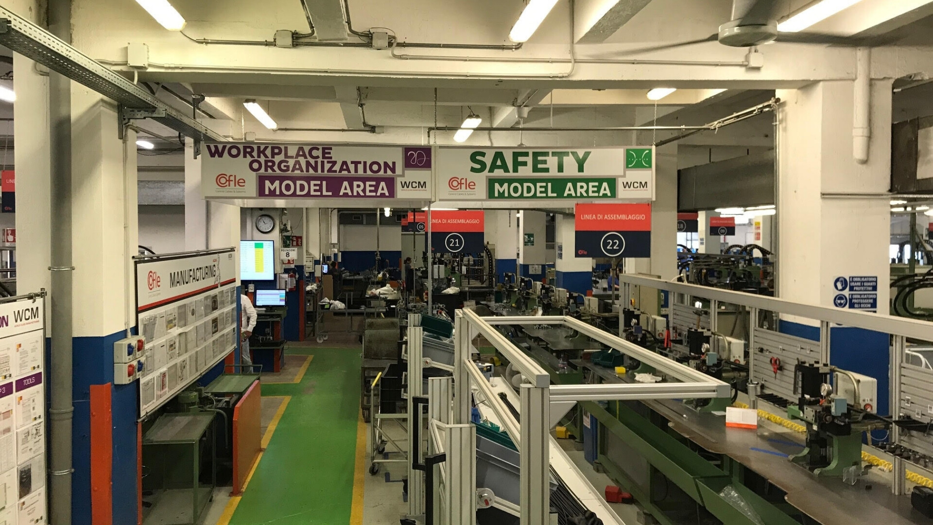 Dettaglio dei macchinari industriali utilizzati nella produzione Cofle.