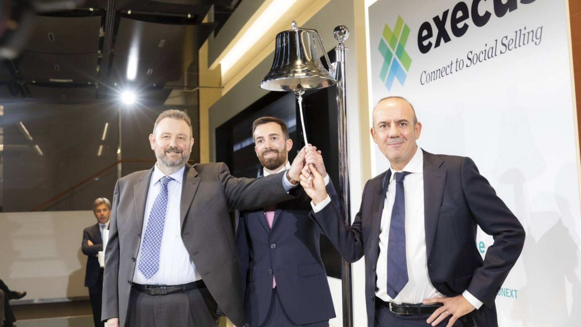 Management Execus, primo giorno quotazione Il team di management di Execus celebra il primo giorno di quotazione in Borsa Italiana.