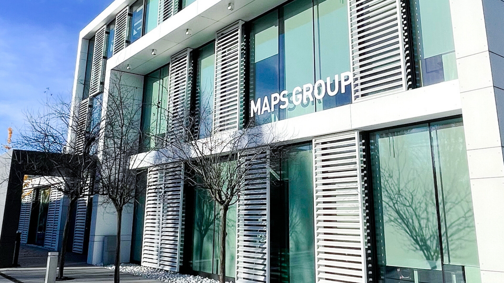 Dettaglio architettonico della facciata della sede Maps Group.