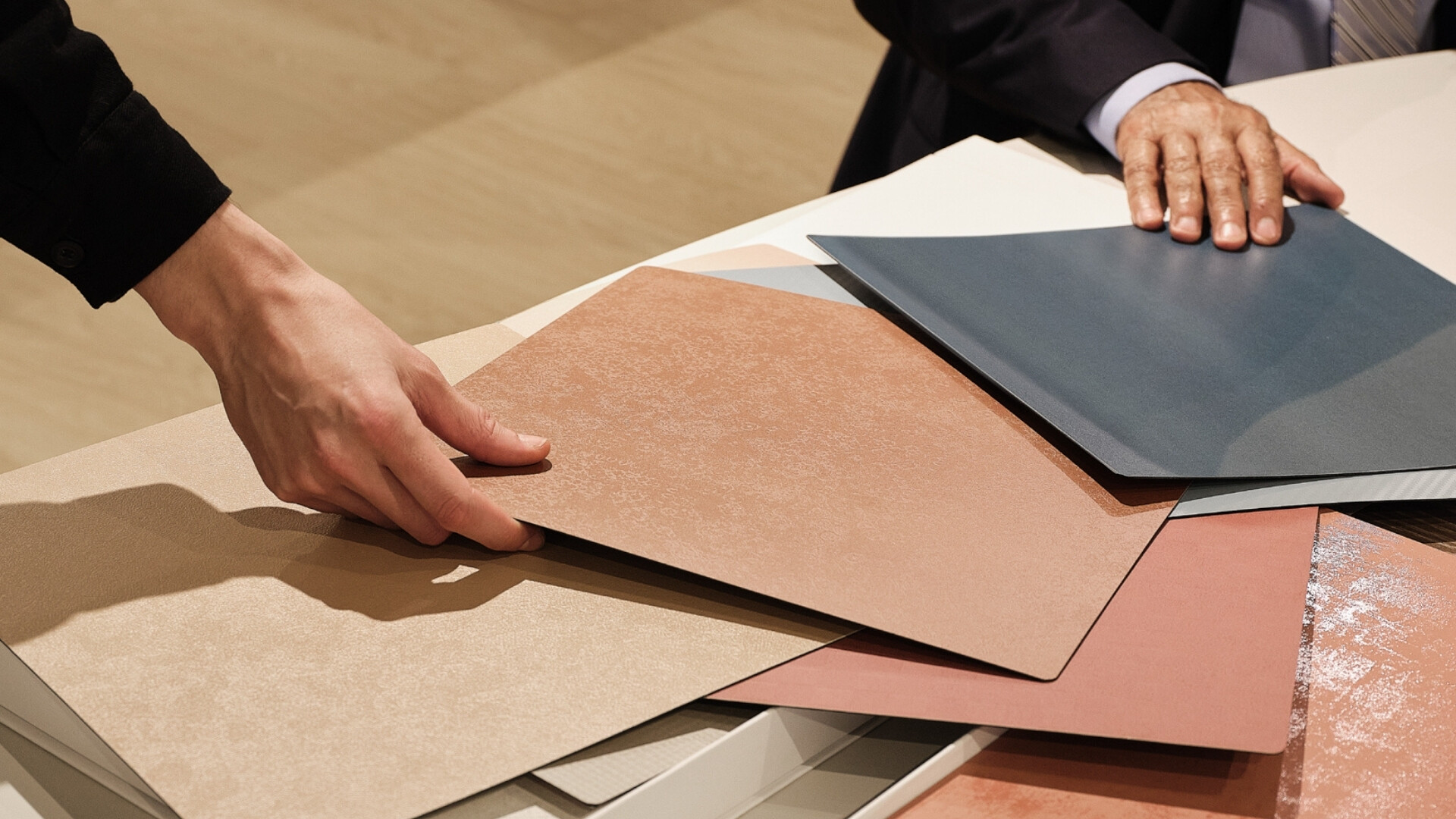 Selezione del prodotto Neodecortech più adatto in fase di scelta o campionatura.