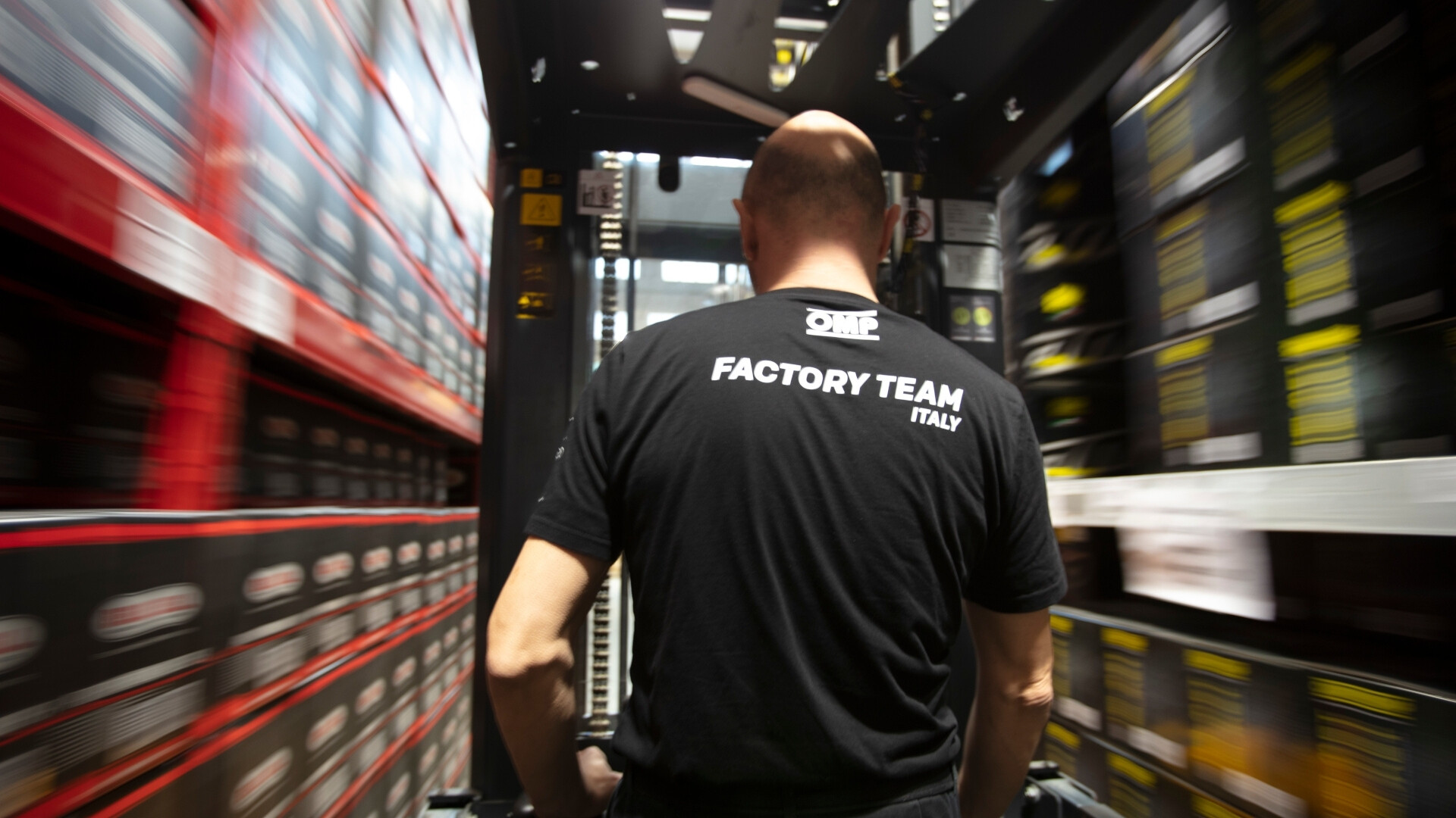 Orgoglio italiano in pista: il Factory Team Italy Racing Force incarna spirito competitivo e innovazione.