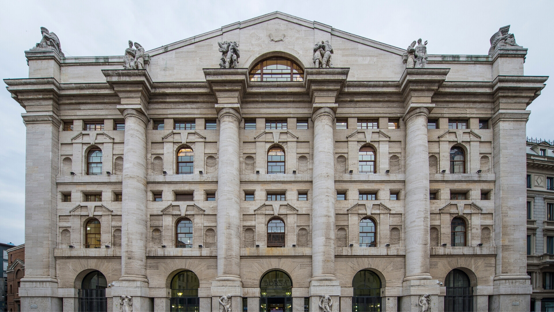 Borsa di Milano Facciata principale della Borsa Italiana a Milano, Piazza Affari.