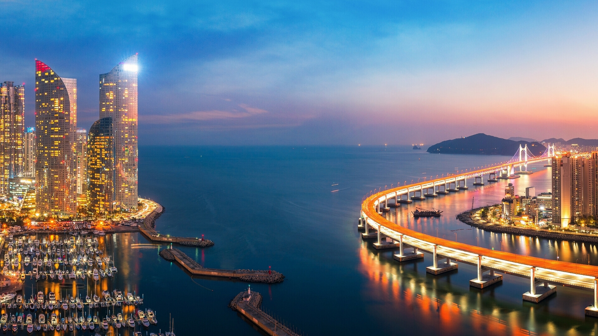 Vista città all'imbrunire Panorama urbano al calare della sera