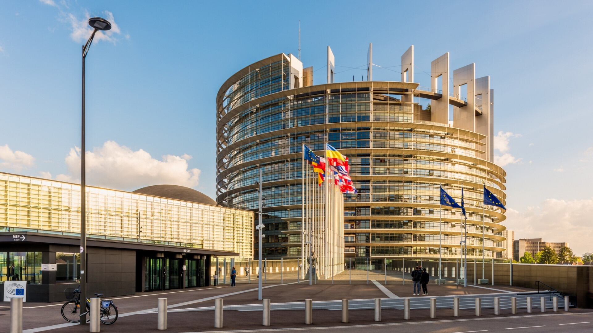 Parlamento europeo a Strasburgo Alsazia Francia Strasburgo, Francia – 18 settembre 2024: Il Parlamento europeo è uno dei due organi legislativi dell’Unione europea e una delle sue sette istituzioni. Insieme al Consiglio dell’Unione europea adotta la legislazione europea.