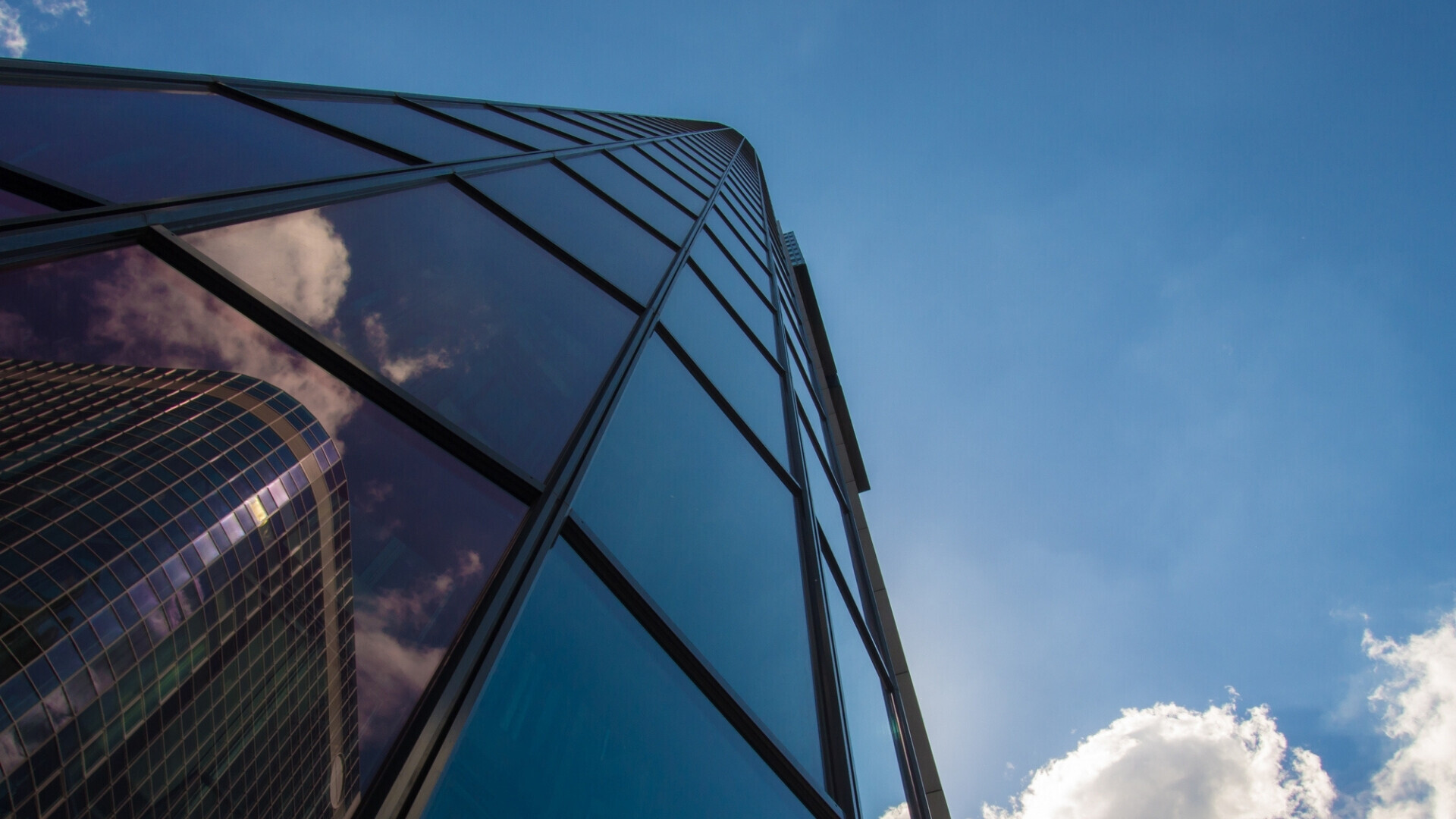 Grattacieli nel distretto finanziario di Francoforte, Germania Architettura moderna affascinante in uno dei contesti aziendali più dinamici d’Europa.