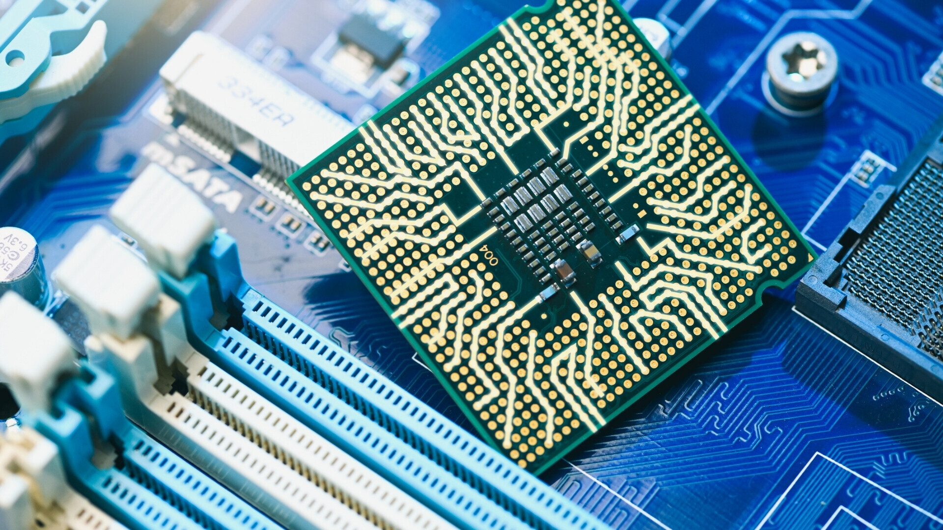 Primo piano di CPU e scheda madre 2 Primo piano scheda madre di computer